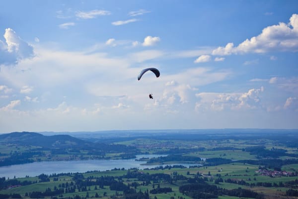 How to Choose a Paragliding School Without Getting Ripped Off