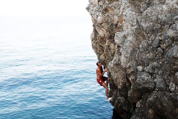 Deep Water Soloing in 2026: No Rope, No Pad, and a Fall You Have to Get Right Every Time