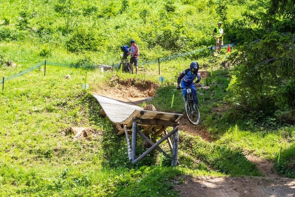 Downhill Mountain Biking in 2026: World Cup Line Choice, Suspension Setup, and Why the Best Riders Brake Less Than You Think